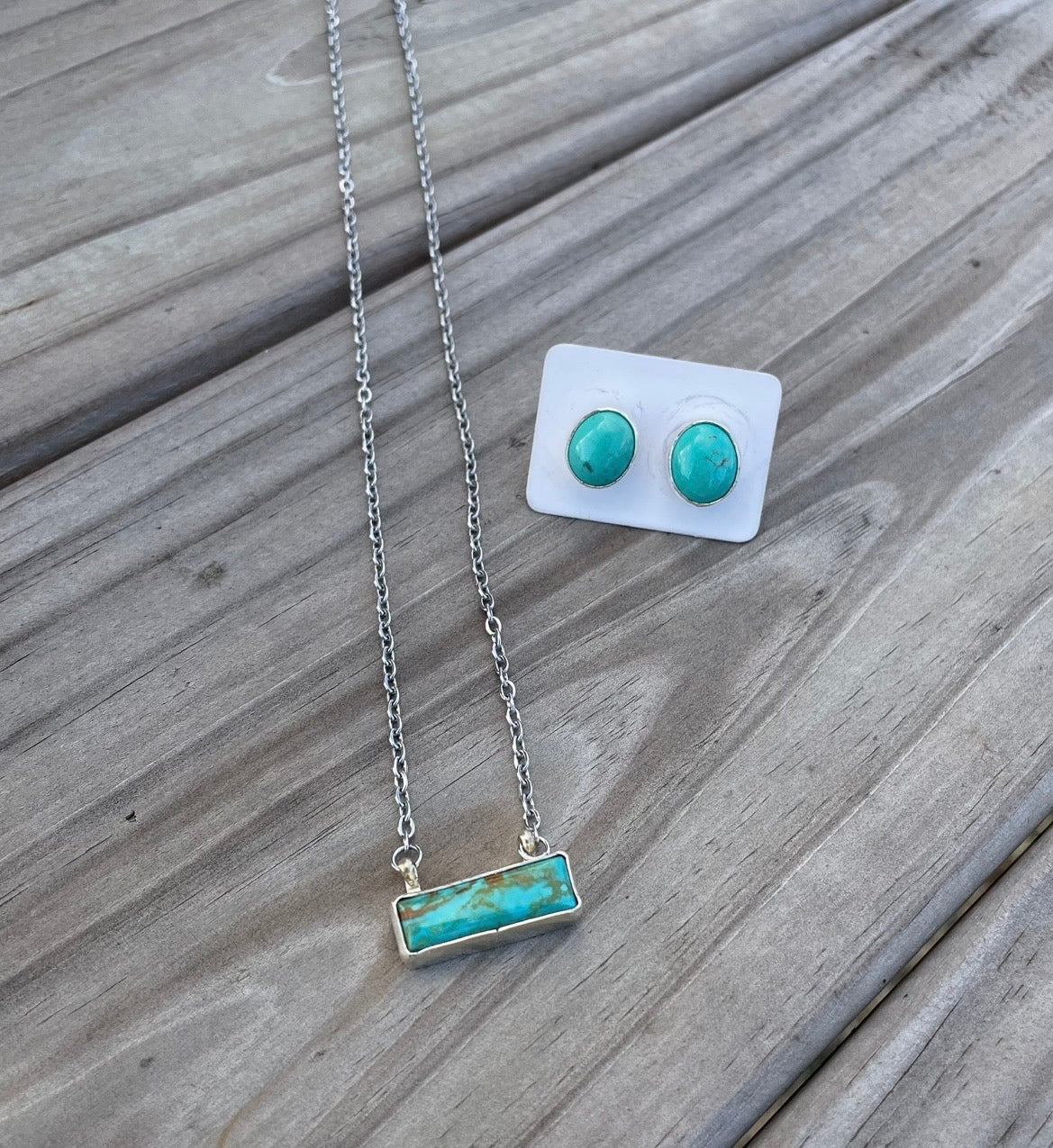 Mini bar necklace with matching studs